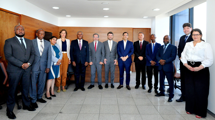 Grupo do TCE recebe visita de membros do Tribunal Administrativo de Moçambique 